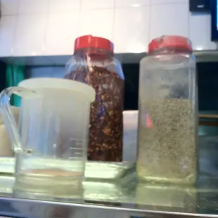 NYC pizza has garlic and oregano as condiments