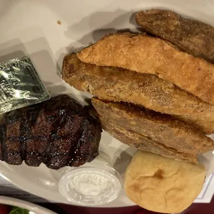 Filet with friendly potatoes.