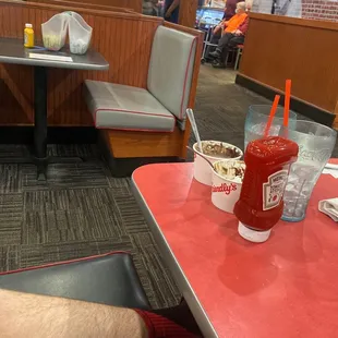 The line was ridiculously huge and there was no house there for 10 minutes