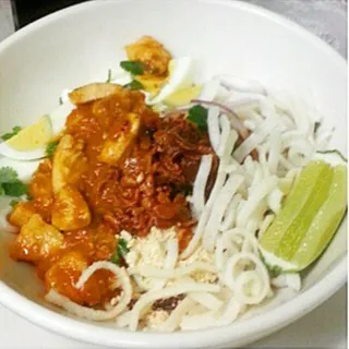 Chicken and Thick Rice Noodle Salad