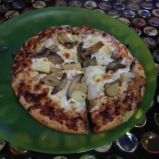 Personal (7") Mushroom and Pineapple Pizza