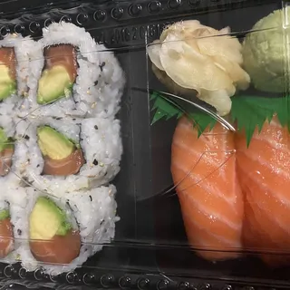 Salmon Avocado Maki Roll