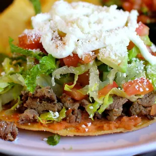 Crunchy tostada with fresh ingredients. Choose our meat for a delicious treat!