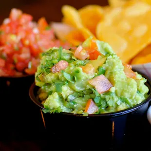guacamole and chips