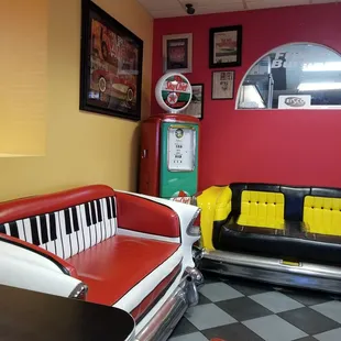 Waiting area to go orders