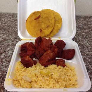 Cerdo, arroz y tostones