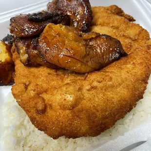Pollo empanizado with white rice and maduros