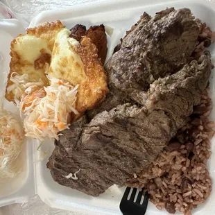 queso frito, carne asada, pico de gallo, ensalada