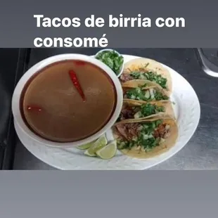 Birria con consomé 
Sábados y domingos