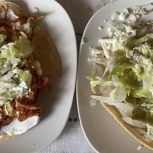 Tostadas de pata, tinga y picadillo