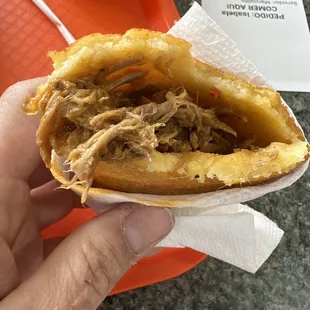 Empanada de carne mechada