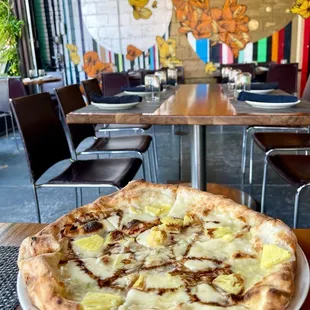 Ananas e Gorgonzola Pizza