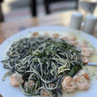 Garlic Shrimp linguine. Pretty average. Horrible shrimp Quality. Too diluted. Not enough garlic. Too much butter. Need more wine.
