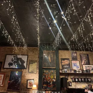 Awesome and packed little jazz club to visit for an after dinner cocktail; wonderful experience!