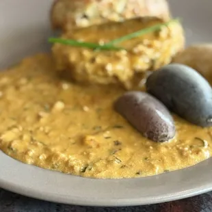 Frog &amp; Slim Biscuits &amp; Gravy