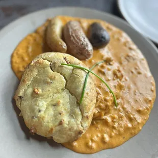 Frog &amp; Slim Biscuits &amp; Gravy