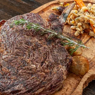 CHULETON BONE-IN RIBEYE
Phenomenal 28oz angus prime ribeye aged 28 days, traditionally seasoned, slow roasted carrots, cabrales cheese