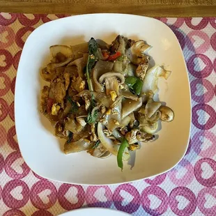 Drunken noodles ($6.95 USD)