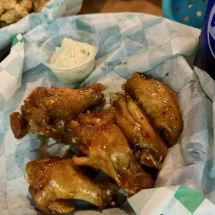 10 Boneless Wings w/ sauce