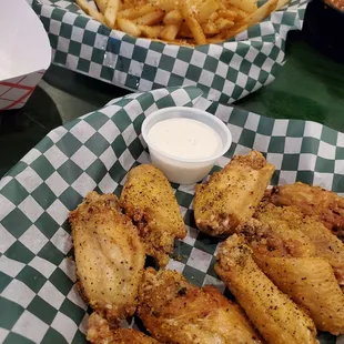10 Traditional Wings (Lemon Pepper)