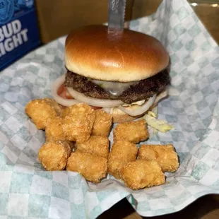 Cheeseburger and Tots
