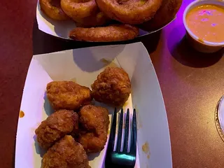 Eli's Sports Bar & Grill