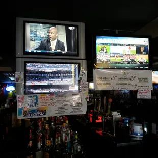 Lots of sports tv's going