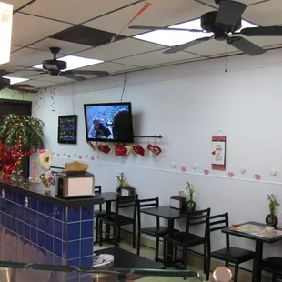 They show cartoons and movies to customers while you enjoy your "Frogurt".