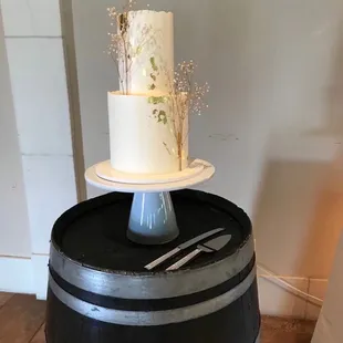 My gorgeous tall 2-tier Glint wedding cake