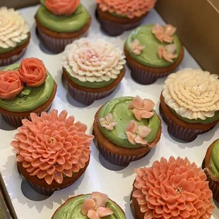 Assorted buttercream flower cupcakes (strawberry dream cake with matcha buttercream)