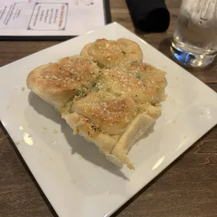 complimentary garlic knots