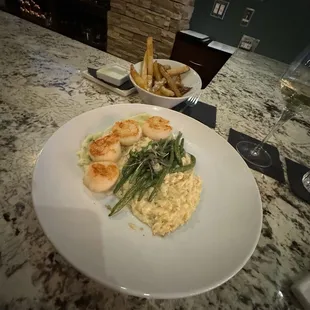 Sea scallops, big plate