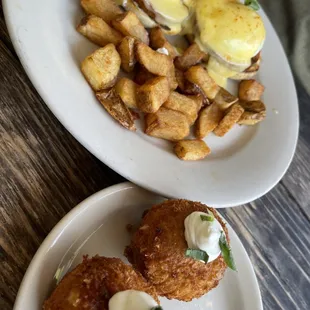 Eggs Benedict and Potato Cakes - yum!!!