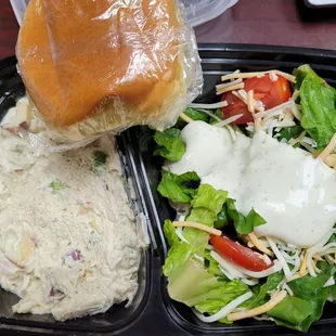 Grab &apos;n Go lunch:  smoked chicken salad, salad, Hawaiian roll.