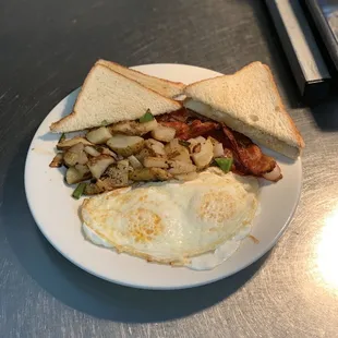 a plate of breakfast food