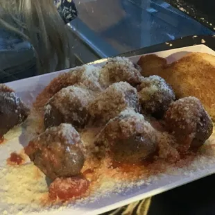 Meatballs &amp; Garlic Bread