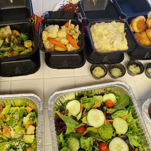 Brussels sprputs, veg medl, mashed potatos,dinner rolls