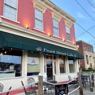 the outside of the restaurant