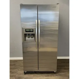 Kitchen Aid 24.5 Cu. Ft. Refrigerator KSCK25FVMS02
$999.99 - 6 MONTH WARRANTY