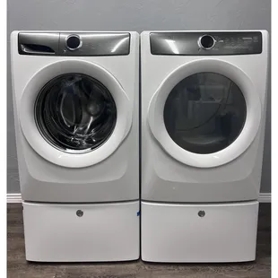 Electrolux 4.3 Cu. Ft. Washer EFLW417SIW0 &amp; 8 Cu. Ft. Electric Dryer EFME417SIW0
$1,249.99 - 6 MONTH WARRANTY