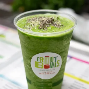 Green Detox Smoothie: spinach, kale, cucumber, lemon, blueberry, pineapple and chia coconut water