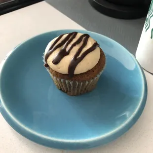 Memphis Cream cupcake