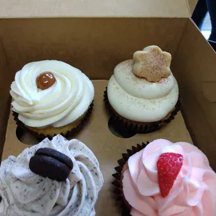 Cupcakes! Dulce de leche, snicker doodle, Oreo, strawberry