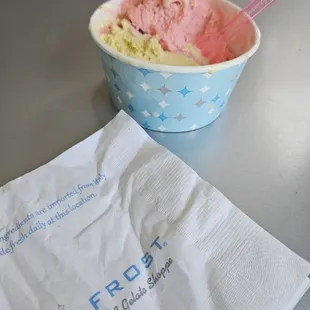 Pistachio &amp; strawberry Gelato