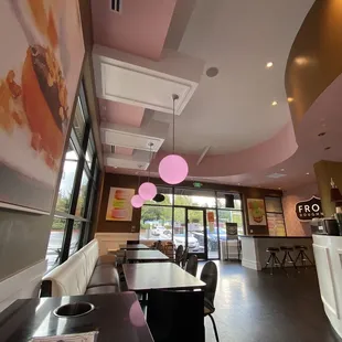 the interior of a fast food restaurant