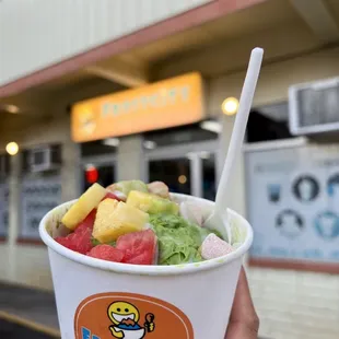Green Tea Frost - always my go to. Fresh fruit, chewy soft mochi, perfectly sweet matcha snow