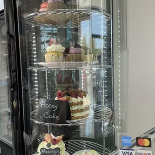 Cakes &amp; cupcakes