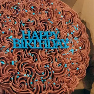 Such a gorgeously decorated and tasty cake!