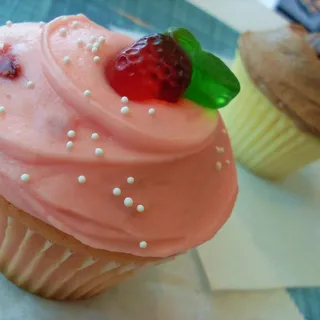 Strawberry / Cream Cheese Cupcake