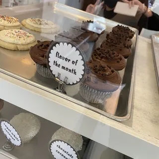 Chocolate / Chocolate Buttercream Cupcake